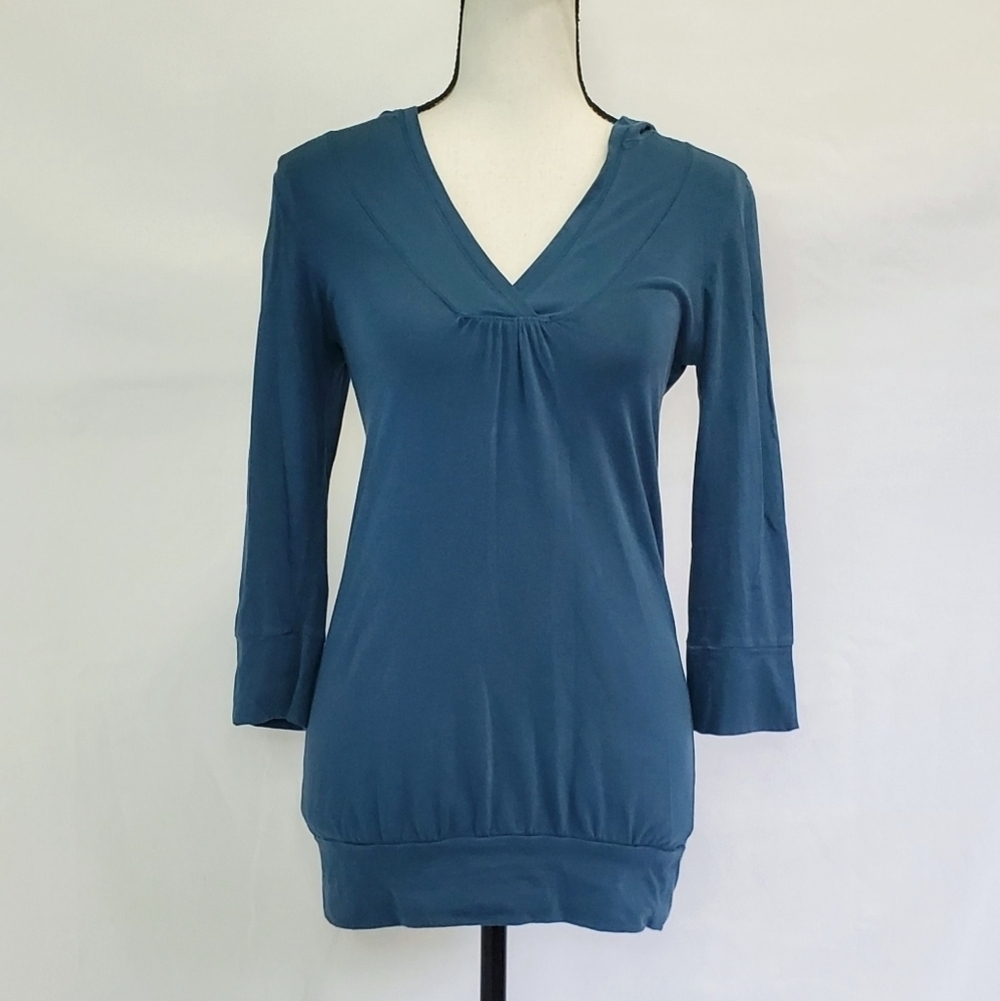 Tresics quarter sleeve hooded top